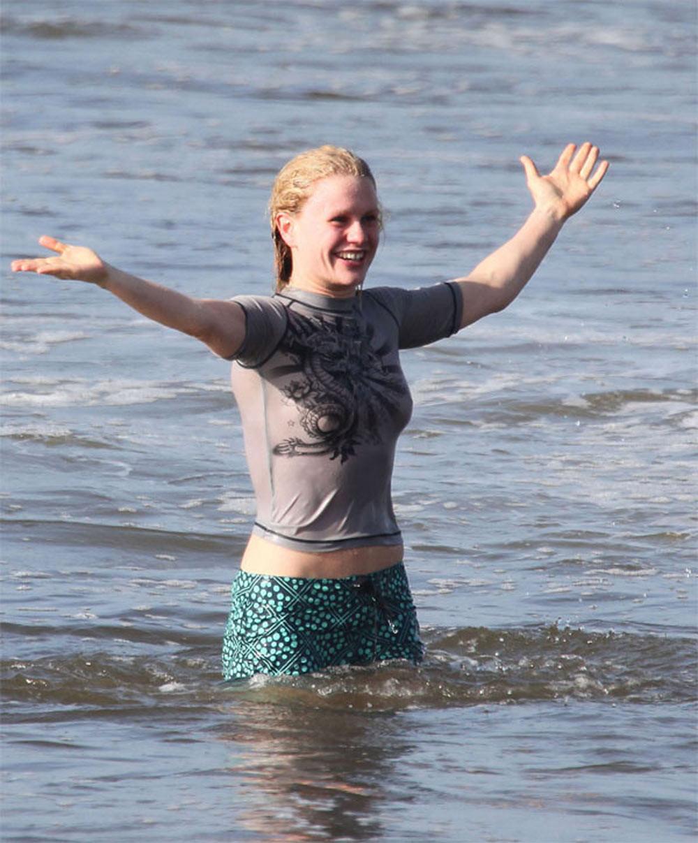 16P Anna Paquin making love with her soft boobs