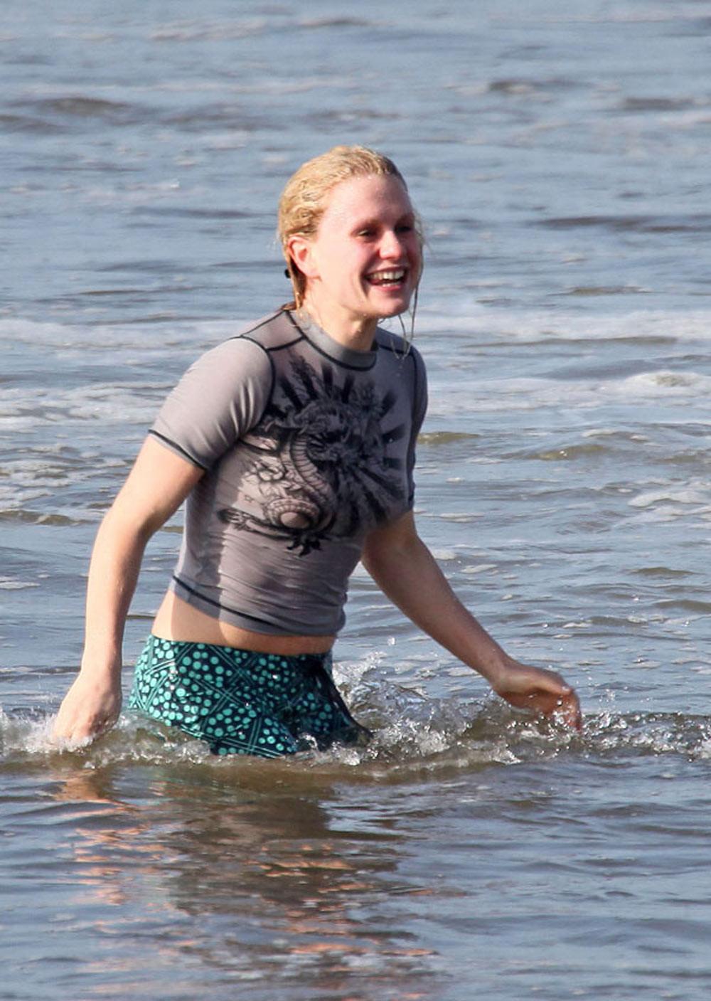 16P Anna Paquin making love with her soft boobs