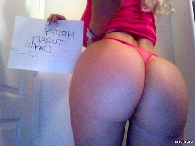16P Nicole Coco Austin exposing sexy body and huge boobs