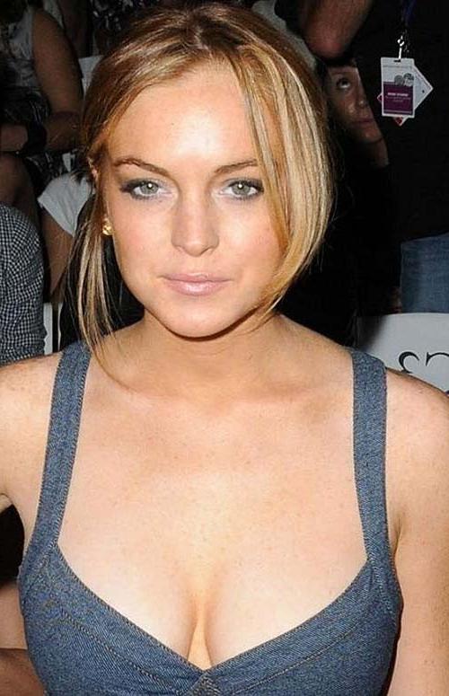 16P Lindsay Lohan very sexy bikini and nipple slip paparazzi photos