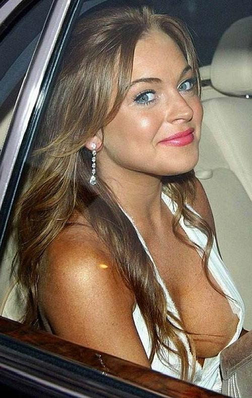 16P Lindsay Lohan very sexy bikini and nipple slip paparazzi photos