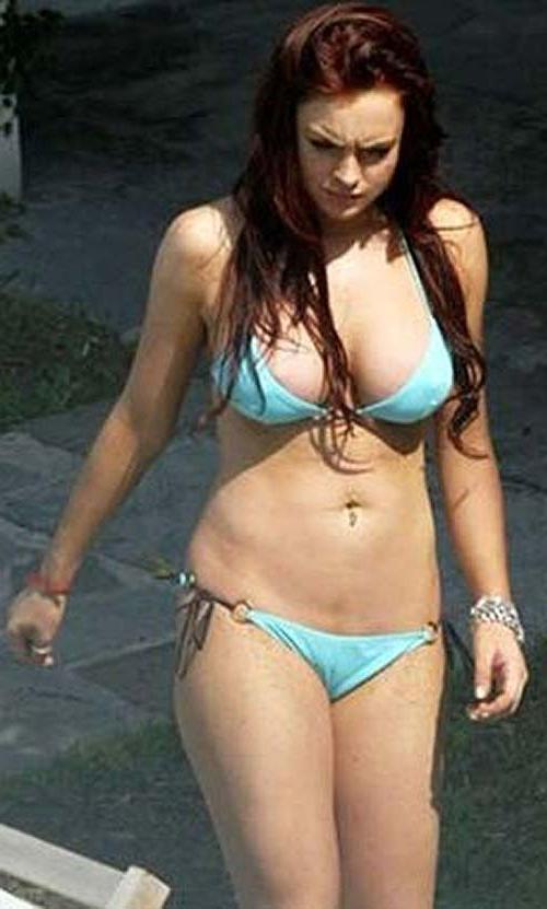 16P Lindsay Lohan very sexy bikini and nipple slip paparazzi photos