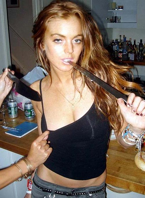 16P Lindsay Lohan very sexy bikini and nipple slip paparazzi photos
