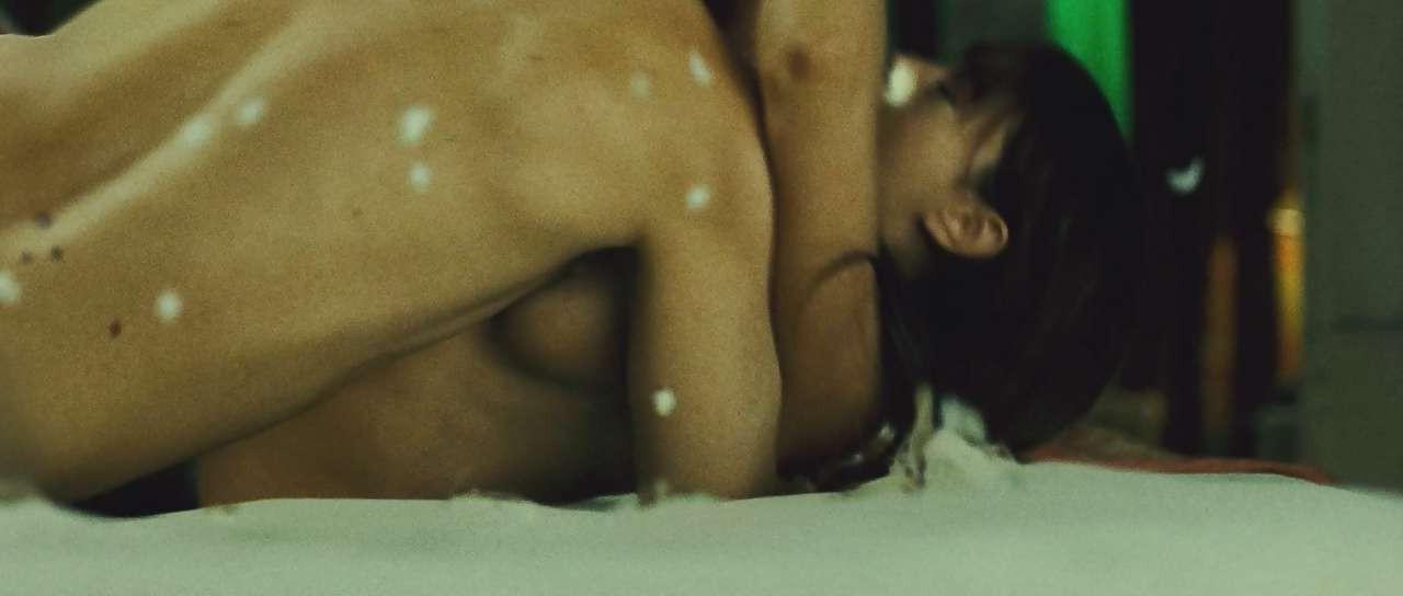 16P Monica Bellucci fucking hard against wall and exposing her boobs