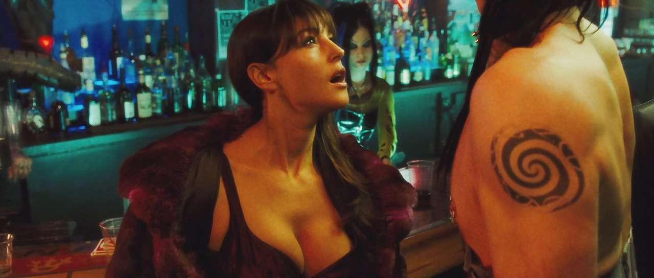 16P Monica Bellucci fucking hard against wall and exposing her boobs