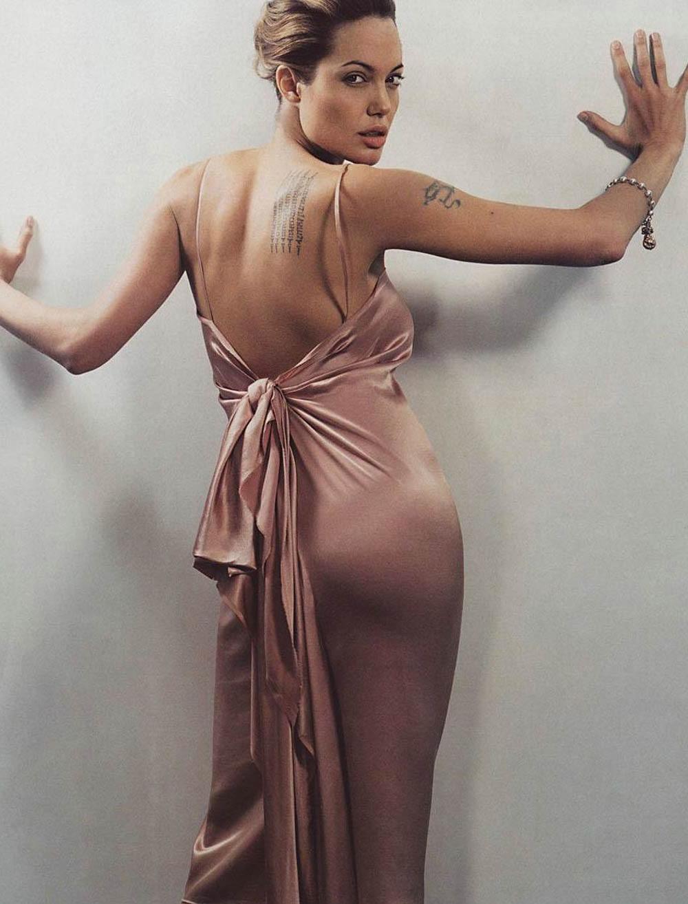 16P Angelina Jolie showing her incredible soft boobs