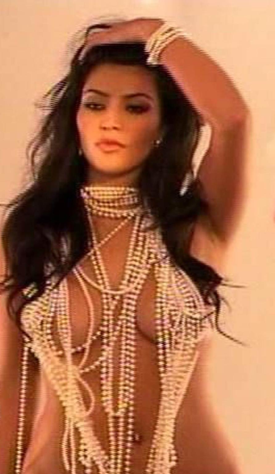 14P Kim Kardashian huge cleavage in a bikini