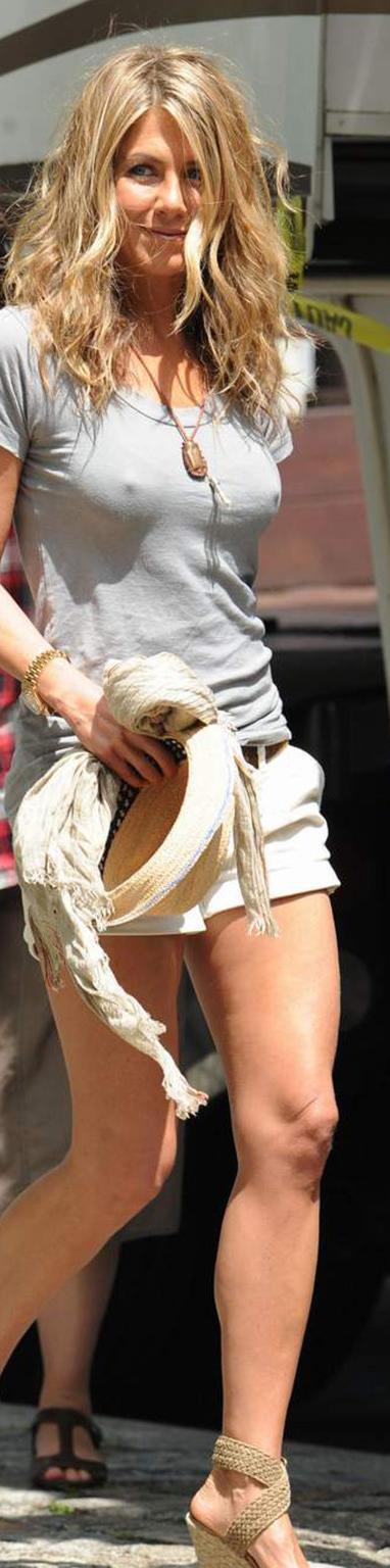 16P Jennifer Aniston upskirt and perfect cleavage