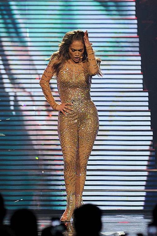 16P Jennifer Lopez fucking sexy see thru and upskirt paparazzi photos