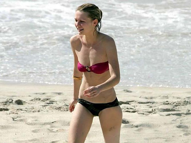 16P Kirsten Dunst sexy topless and totally nude body photos
