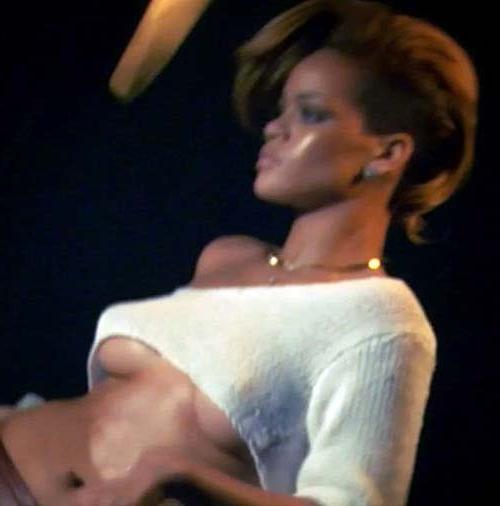16P Rihanna posing and showing her huge boobs and sexy body