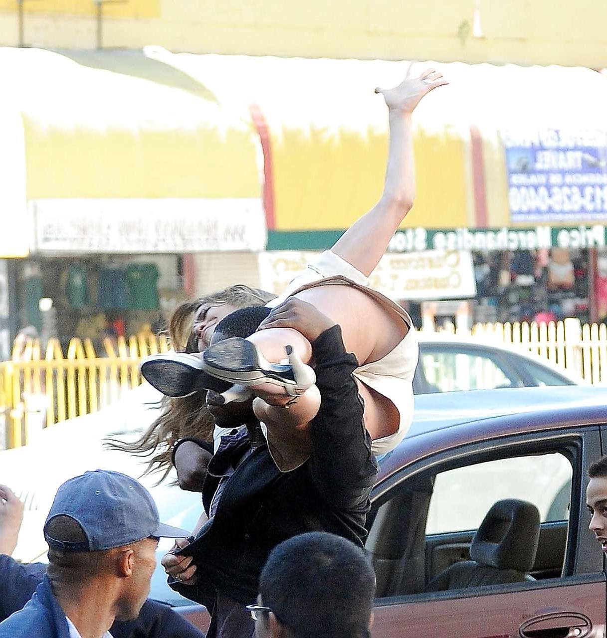 16P Jennifer Lopez showing little of her ass and leggy in leather mini skirt