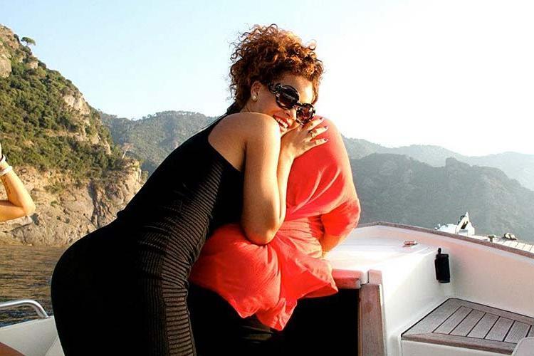 16P Rihanna exposing her sexy body and nice ass on private photos