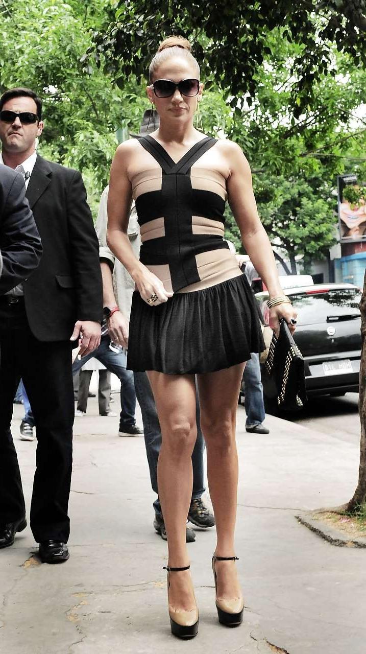 16P Jennifer Lopez showing her great ass upskirt in short dress paparazzi pictures