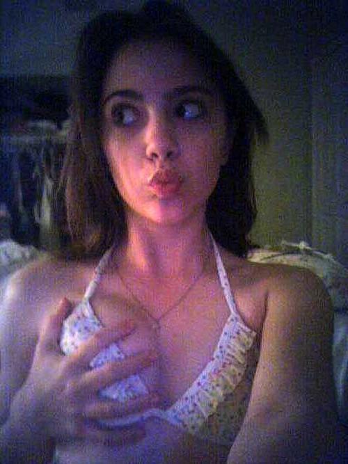 16P Vanessa Hudgens posing nude on sexy and hot leaked photos