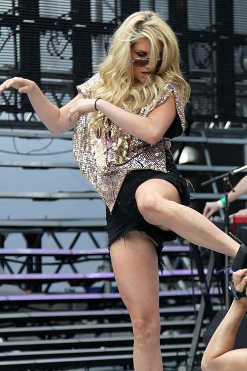 16P Kesha Sebert exposing sexy nude body and huge boobs on leaked photos