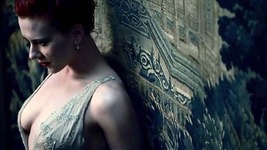 16P Scarlett Johansson exposing her totally nude body and huge boobs