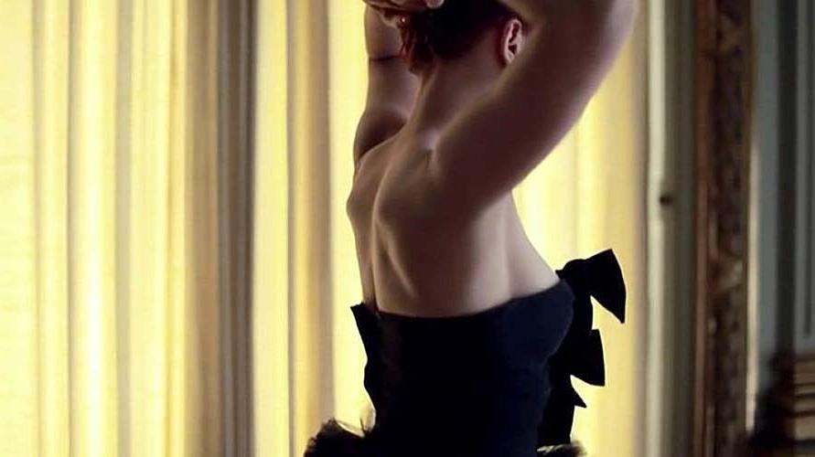 16P Scarlett Johansson exposing her totally nude body and huge boobs
