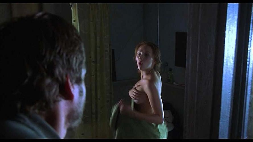 16P Scarlett Johansson exposing her totally nude body and huge boobs