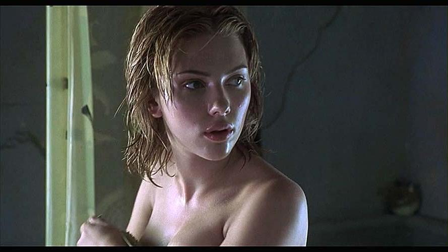 16P Scarlett Johansson exposing her totally nude body and huge boobs