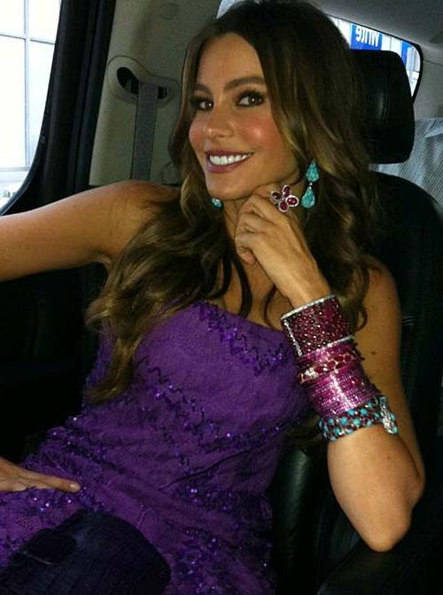 16P Sofia Vergara exposing sexy body and huge boobs on private photos