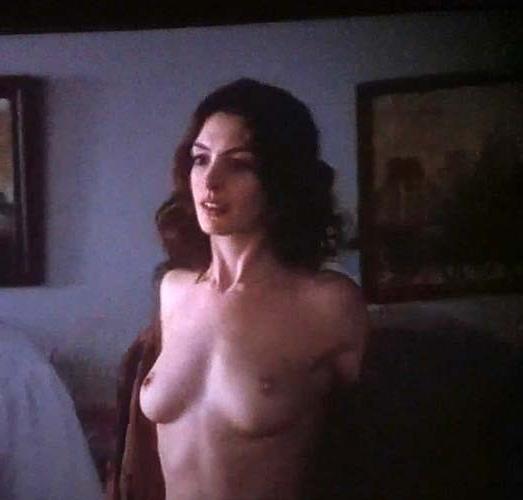 16P Anne Hathaway get fucking hard and exposing her huge boobs