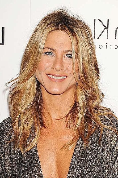 16P Jennifer Aniston exposing sexy body and hot legs in nice evening dress