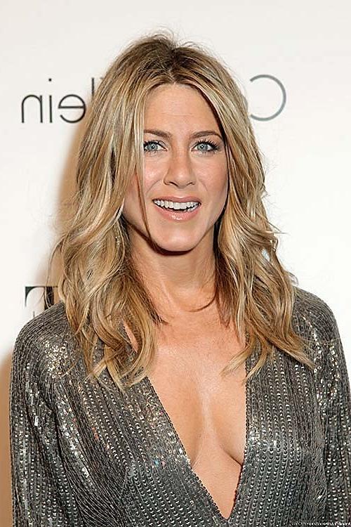 16P Jennifer Aniston exposing sexy body and hot legs in nice evening dress
