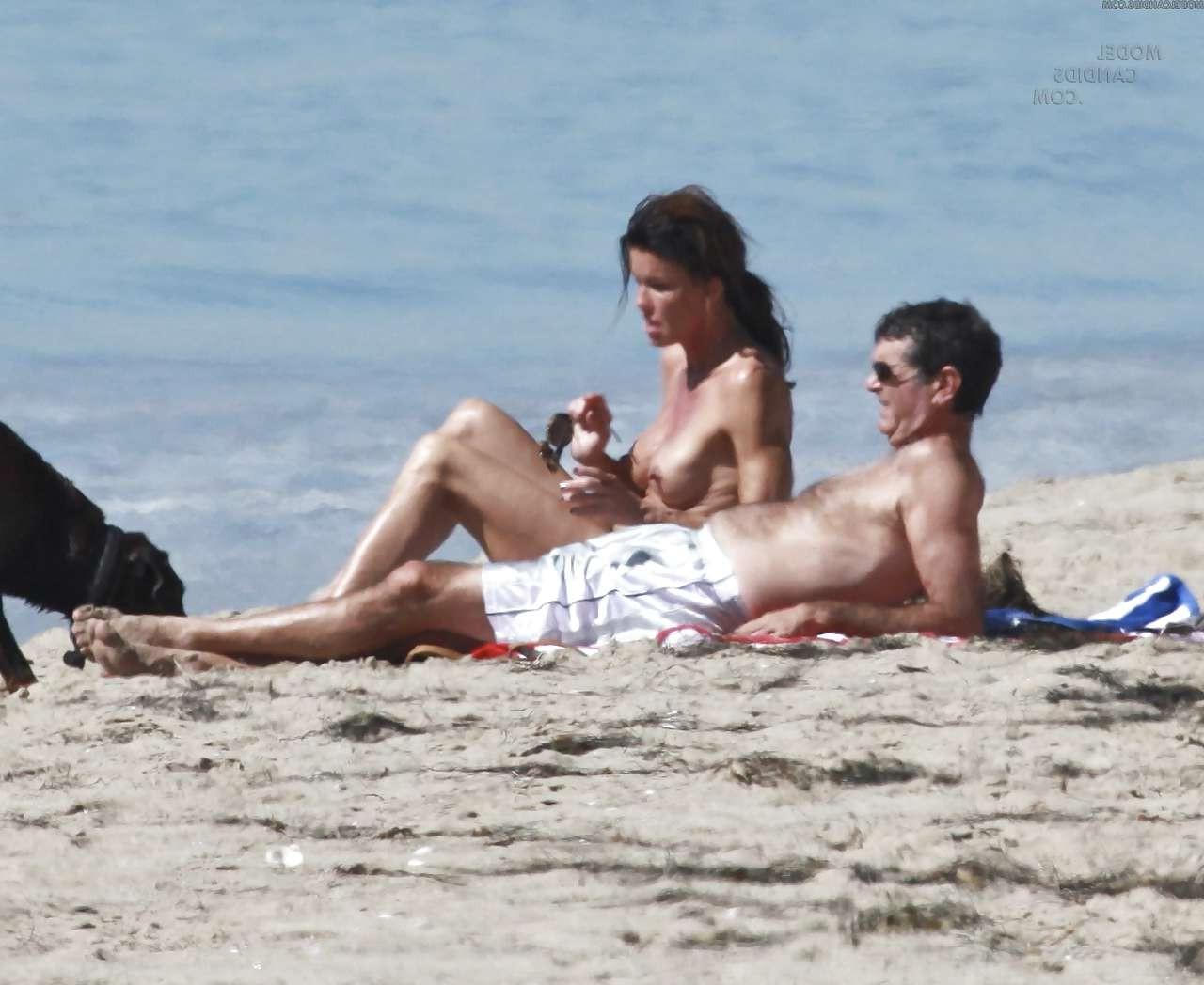 16P Janice Dickinson showing her nice big tits on beach paparazzi pictures