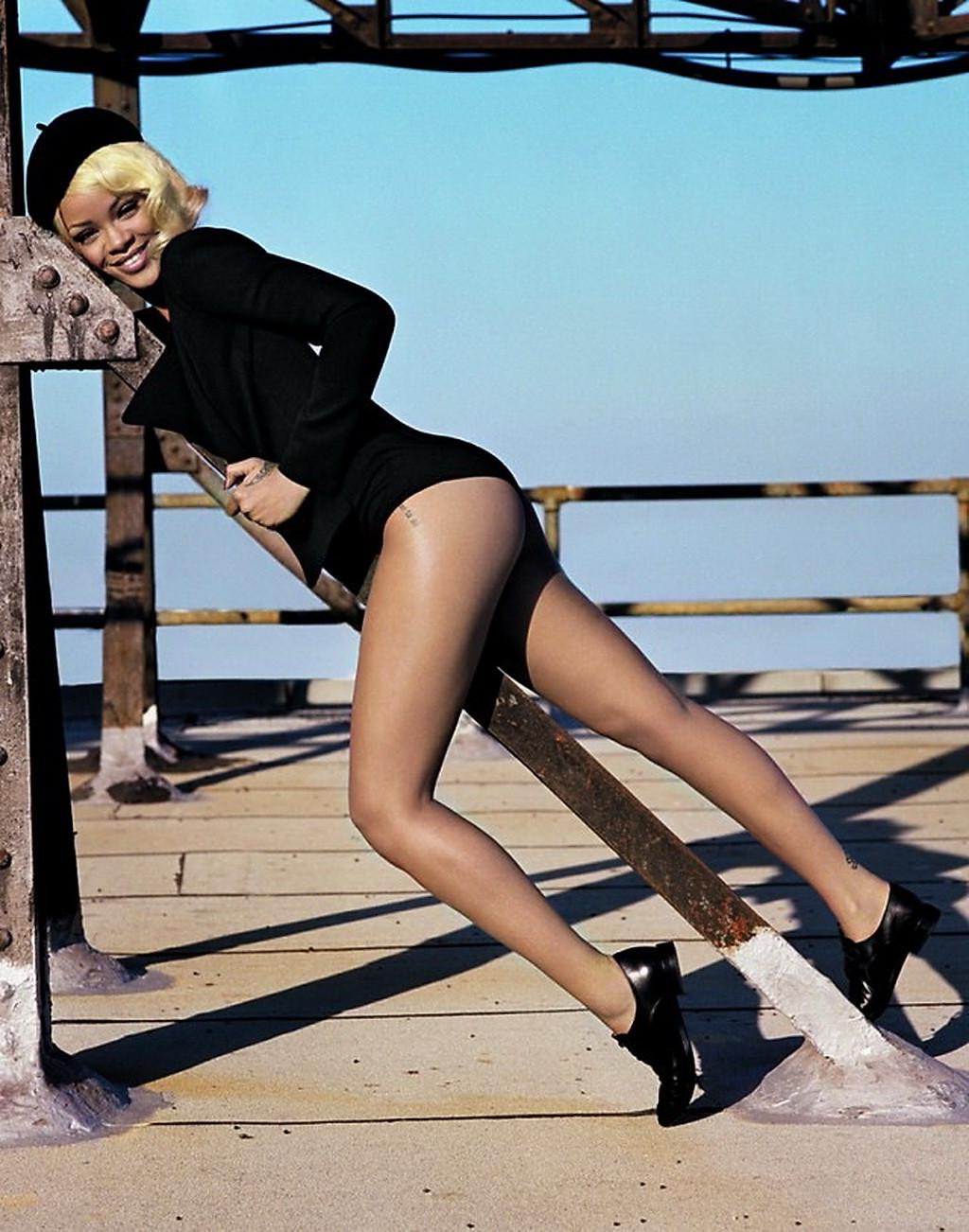16P Rihanna fully nude but hiding for the November 2011 issue of Esquire magazine