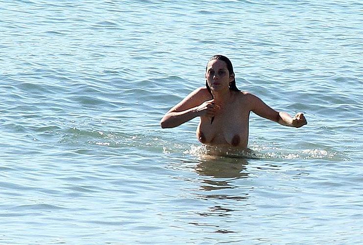 16P Marion Cotillard sexy and hot topless and big nipples paparazzi photos