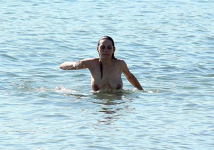 16P Marion Cotillard sexy and hot topless and big nipples paparazzi photos