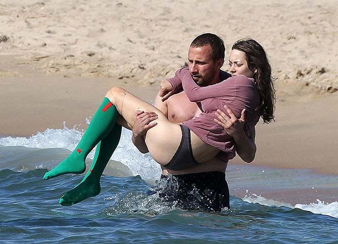 16P Marion Cotillard sexy and hot topless and big nipples paparazzi photos