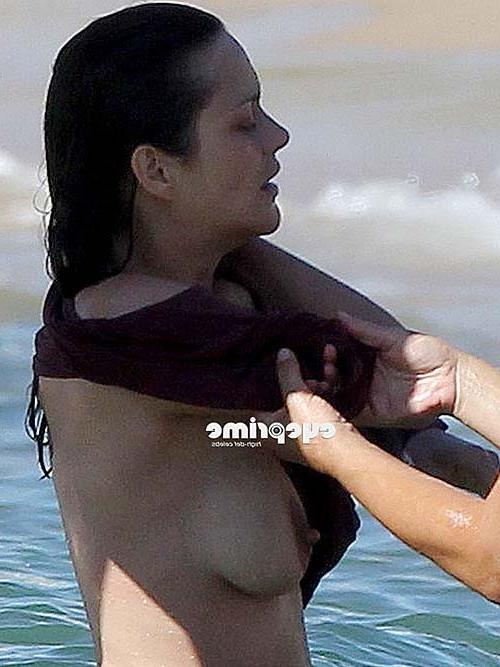 16P Marion Cotillard sexy and hot topless and big nipples paparazzi photos