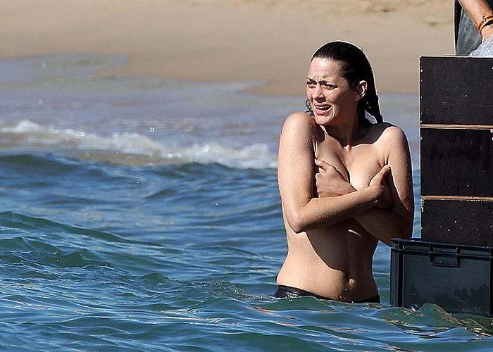 16P Marion Cotillard sexy and hot topless and big nipples paparazzi photos