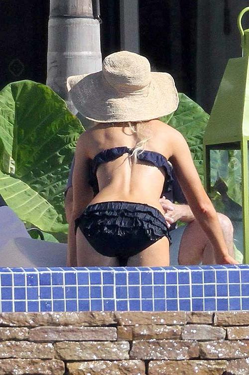 16P Kate Beckinsale very sexy and hot bikini paparazzi photos on pool