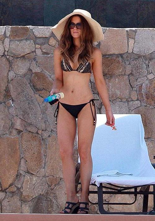 16P Kate Beckinsale very sexy and hot bikini paparazzi photos on pool