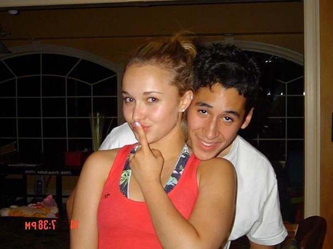 16P Hayden Panettiere looking very hot and sexy on private photos