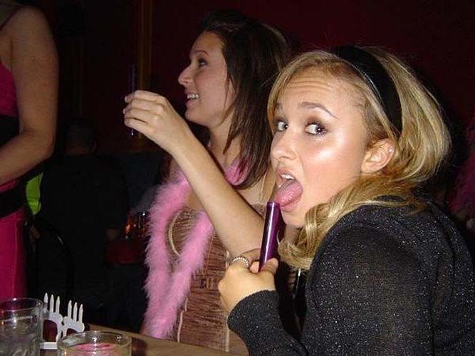 16P Hayden Panettiere looking very hot and sexy on private photos