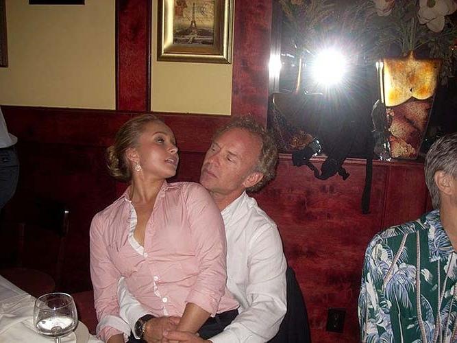 16P Hayden Panettiere looking very hot and sexy on private photos