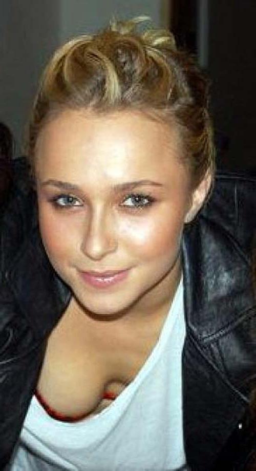 16P Hayden Panettiere looking very hot and sexy on private photos