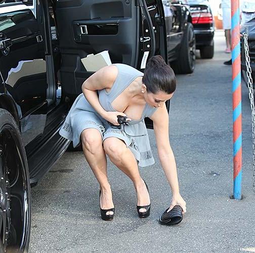 16P Kim Kardashian exposing fucking sexy body and huge boobs