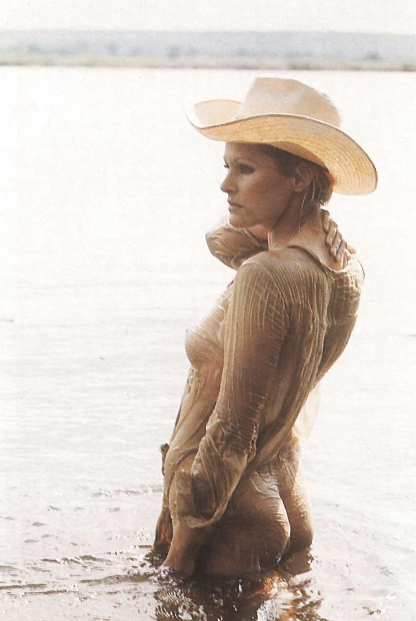 16P Ursula Andress showing her nice big tits in nude pictures