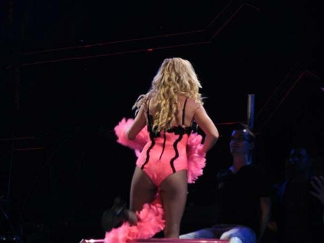 16P Britney Spears exposing her sexy body and hot ass on stage