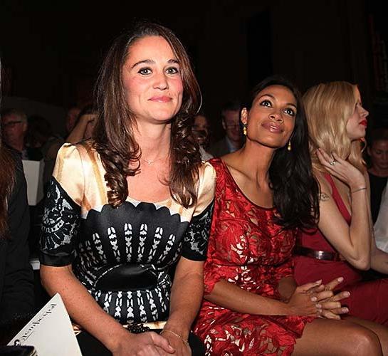16P Pippa Middleton sexy and hot upskirt without underpants photos