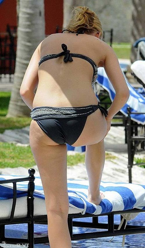 16P Blake Lively exposing sexy nude body and huge boobs on leaked photos