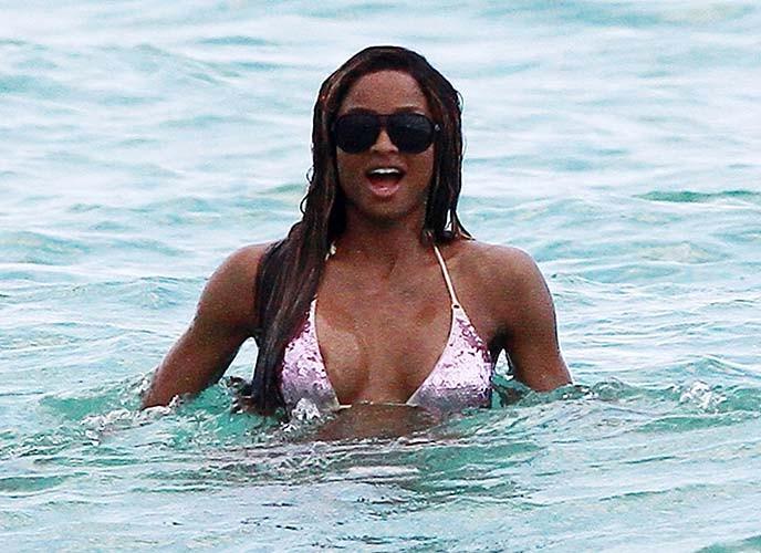 16P Ciara fucking sexy and hot bikini and nice topless paparazzi photos