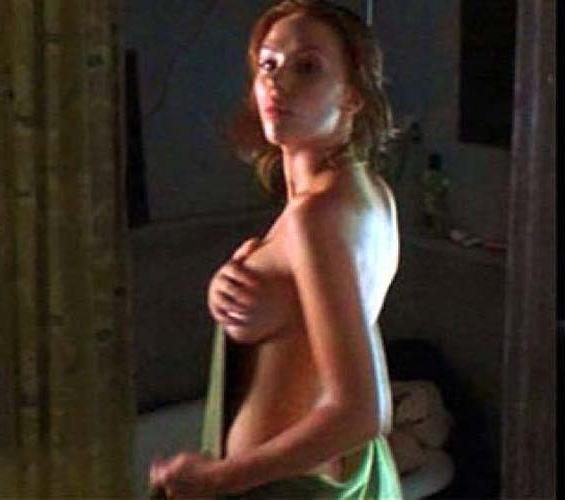 16P Scarlett Johannson exposing sexy nude body and huge boobs on leaked photos