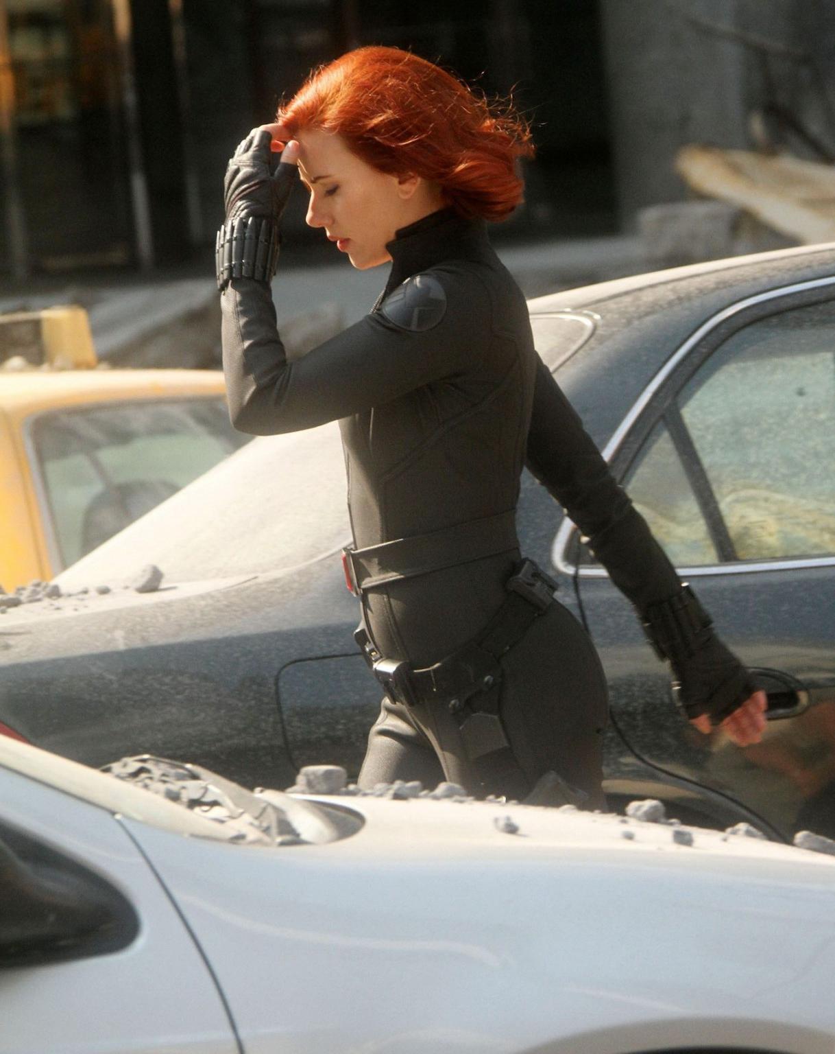 16P Scarlett Johansson leaked personal nude pics made by the cell phone