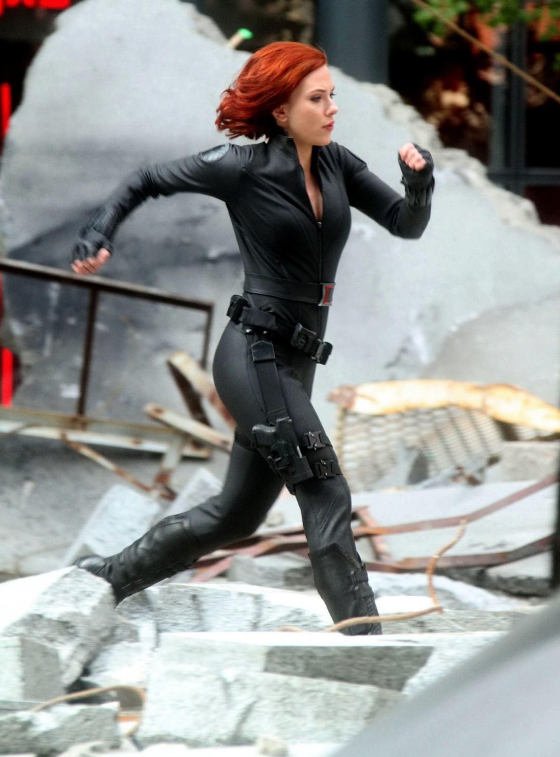 16P Scarlett Johansson leaked personal nude pics made by the cell phone